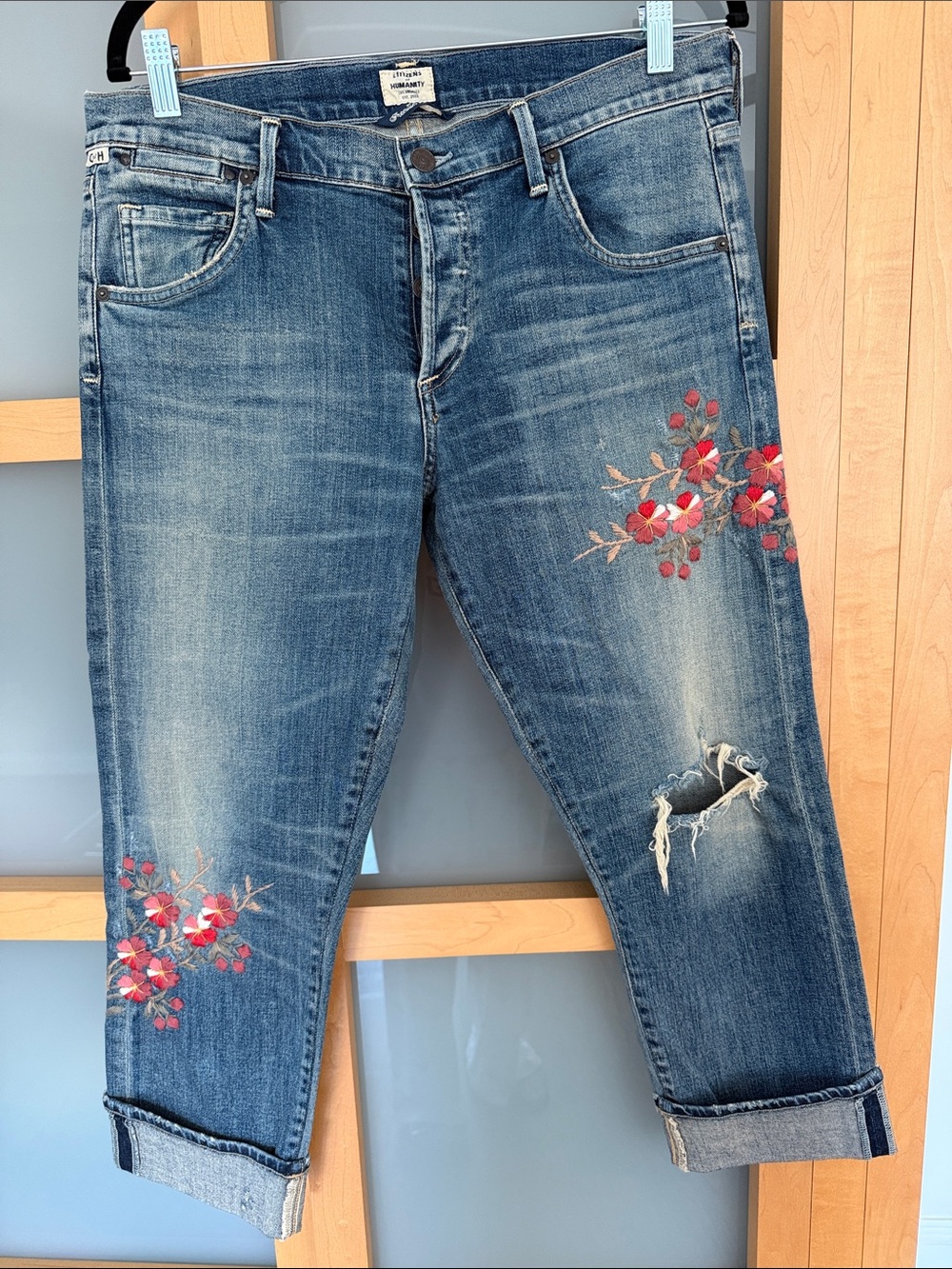Citizen’s of Humanity Embroidered Floral Boyfriend Jeans, Size 29.